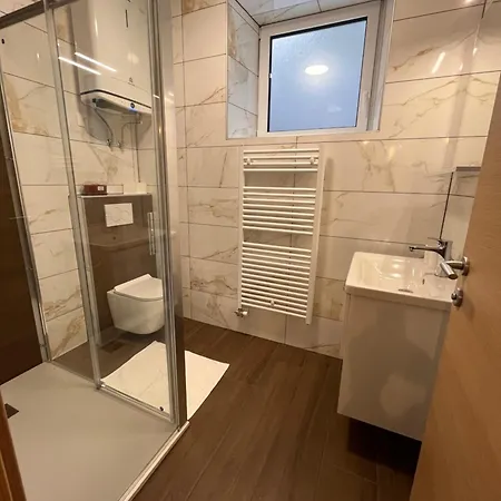 Apartma 35 *